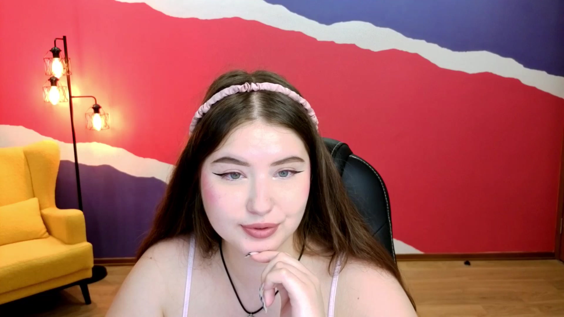 Gallery image thumbnail from AdmireMyEyes's myfreecams stream on, 08/28/2025, 07:43 image 12 of 20