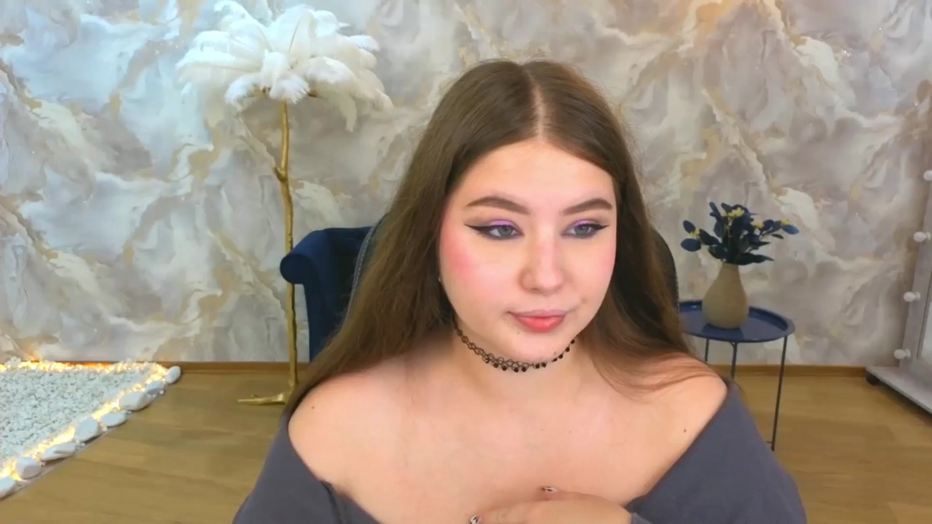Gallery image thumbnail from AdmireMyEyes's myfreecams stream on, 08/31/2025, 18:47 image 5 of 20