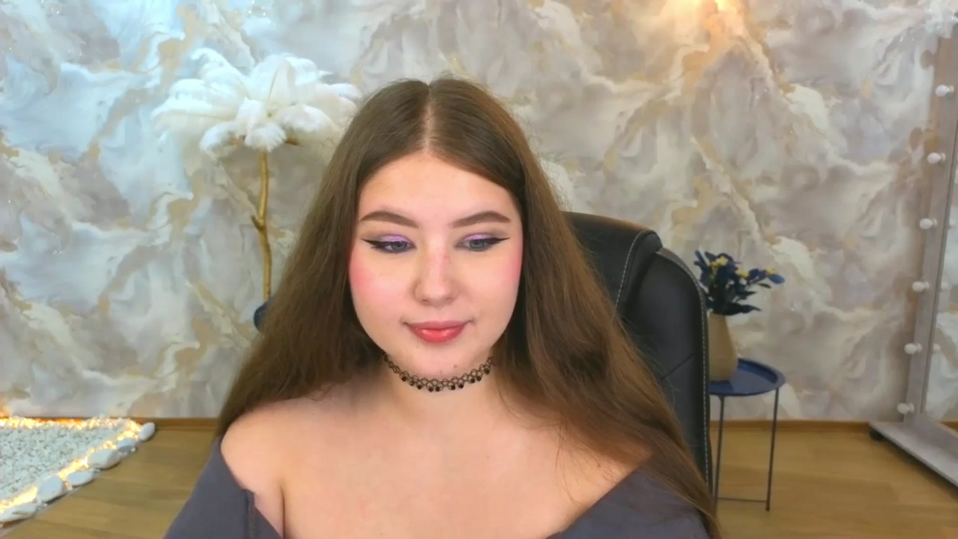 Gallery image thumbnail from AdmireMyEyes's myfreecams stream on, 08/31/2025, 18:47 image 15 of 20