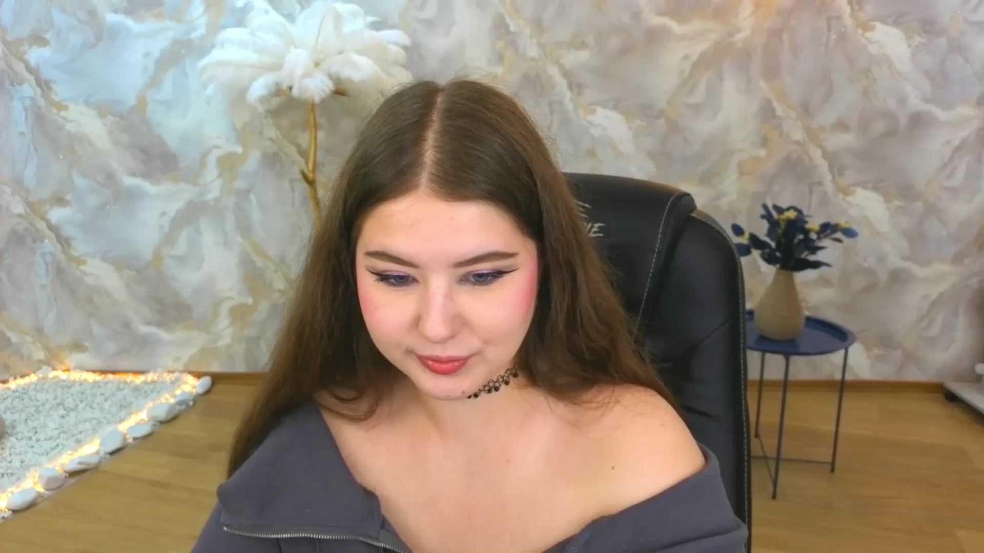 Gallery image thumbnail from AdmireMyEyes's myfreecams stream on, 08/31/2025, 19:47 image 7 of 20