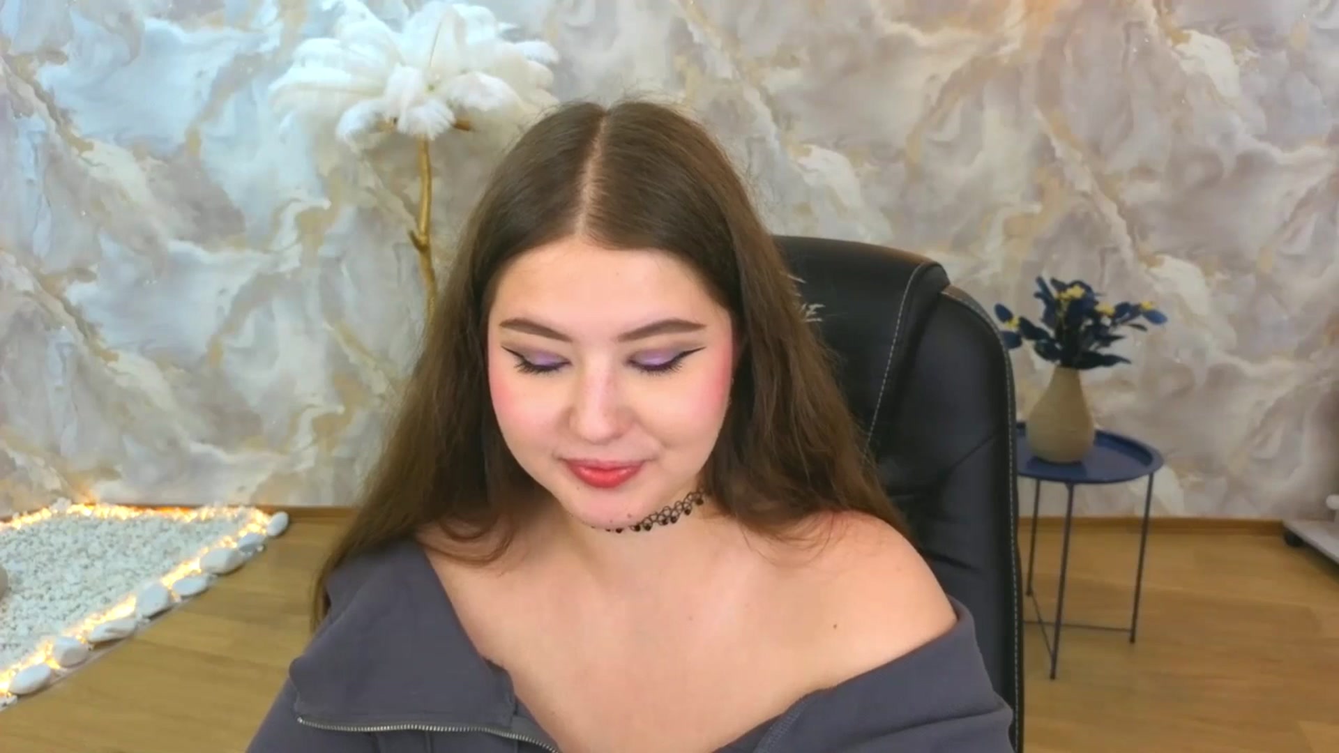 Gallery image thumbnail from AdmireMyEyes's myfreecams stream on, 08/31/2025, 19:47 image 5 of 20