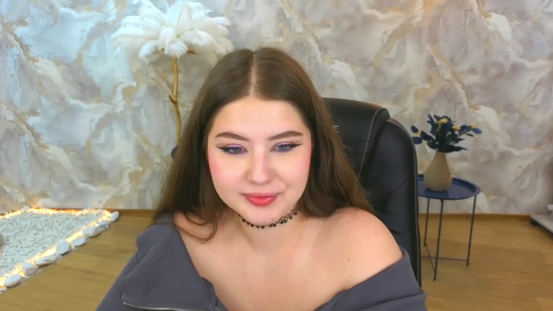 Gallery image thumbnail from AdmireMyEyes's myfreecams stream on, 08/31/2025, 19:47 image 3 of 20