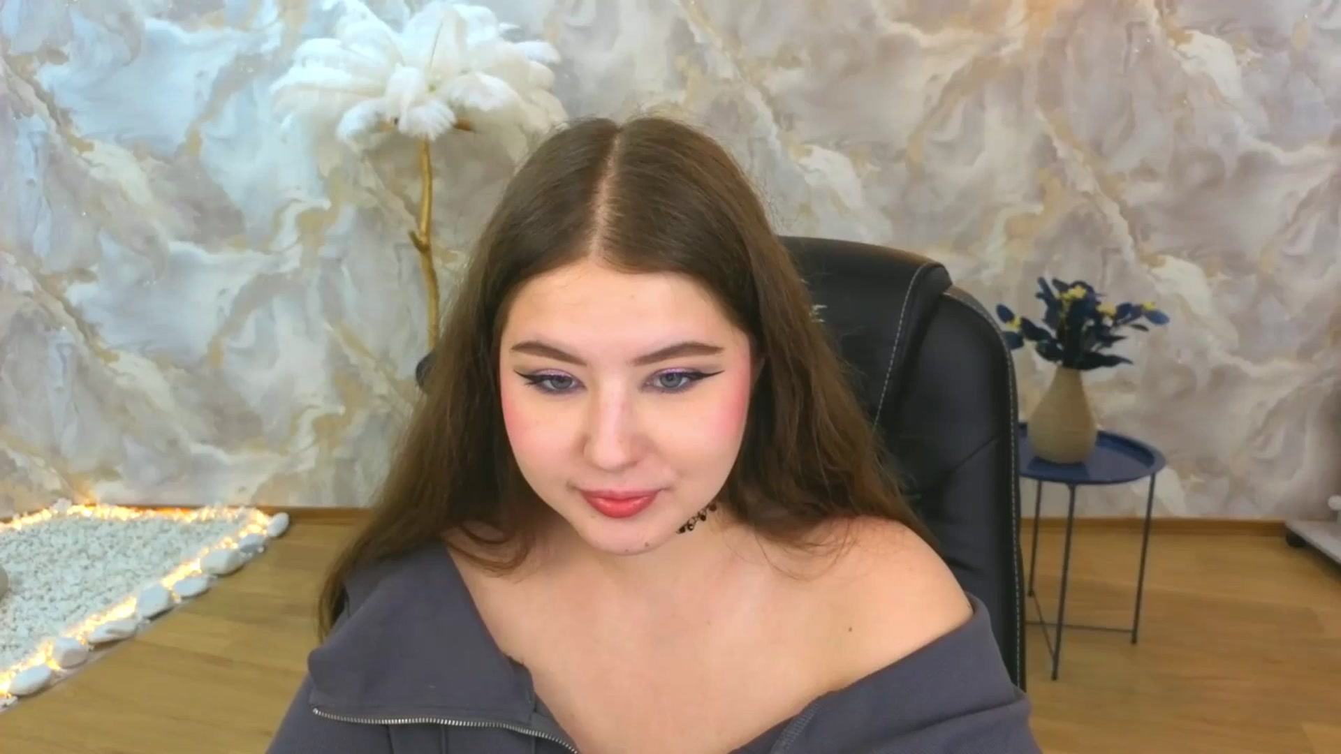 Gallery image thumbnail from AdmireMyEyes's myfreecams stream on, 08/31/2025, 19:47 image 6 of 20