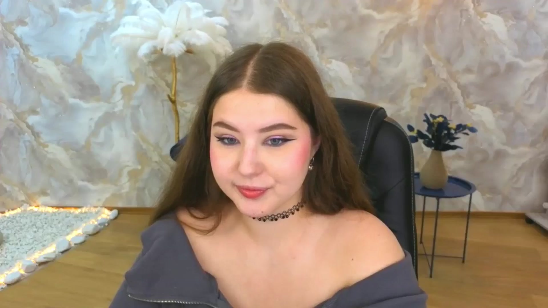 Gallery image thumbnail from AdmireMyEyes's myfreecams stream on, 08/31/2025, 19:47 image 4 of 20