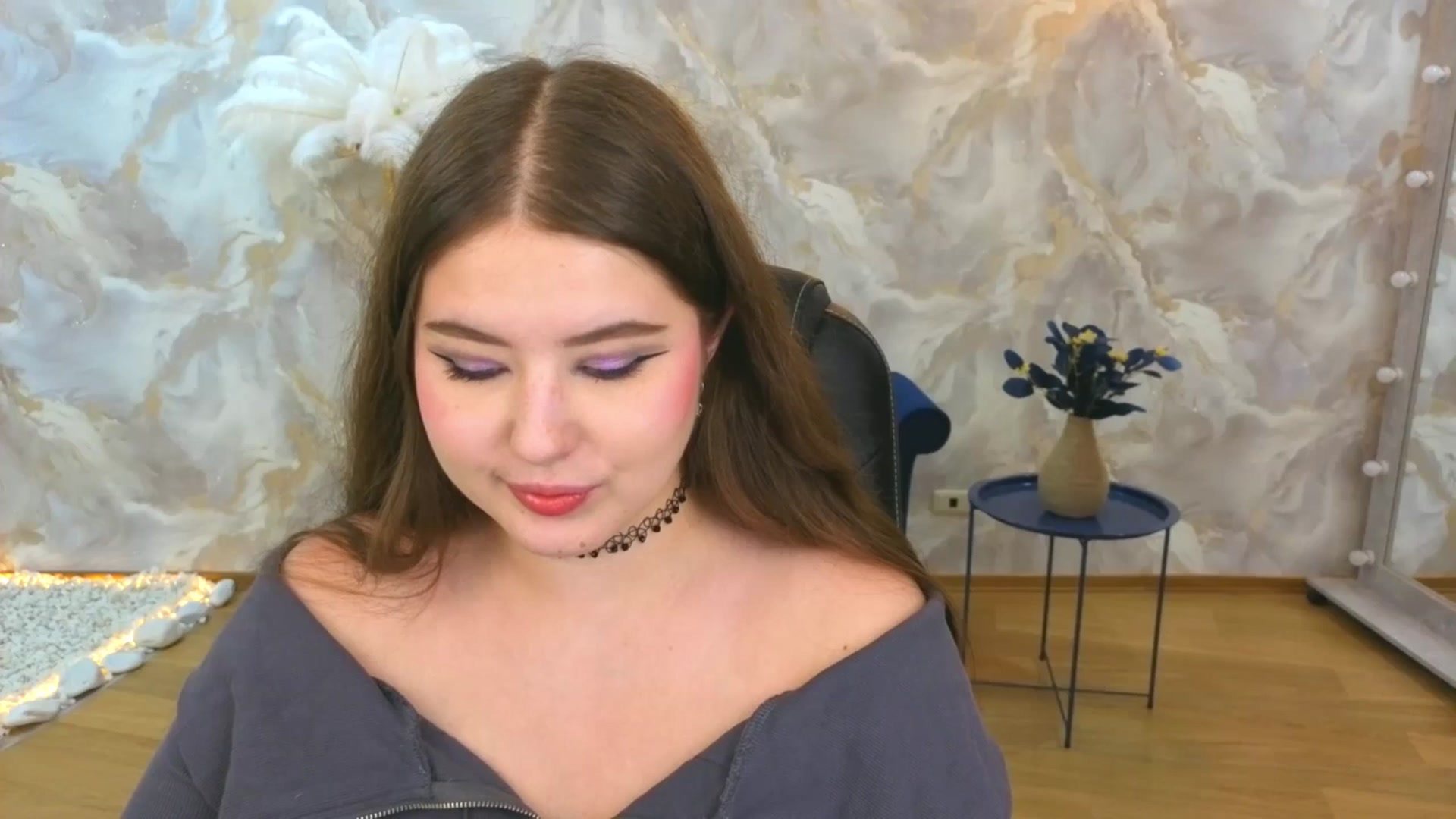 Gallery image thumbnail from AdmireMyEyes's myfreecams stream on, 08/31/2025, 20:35 image 18 of 20
