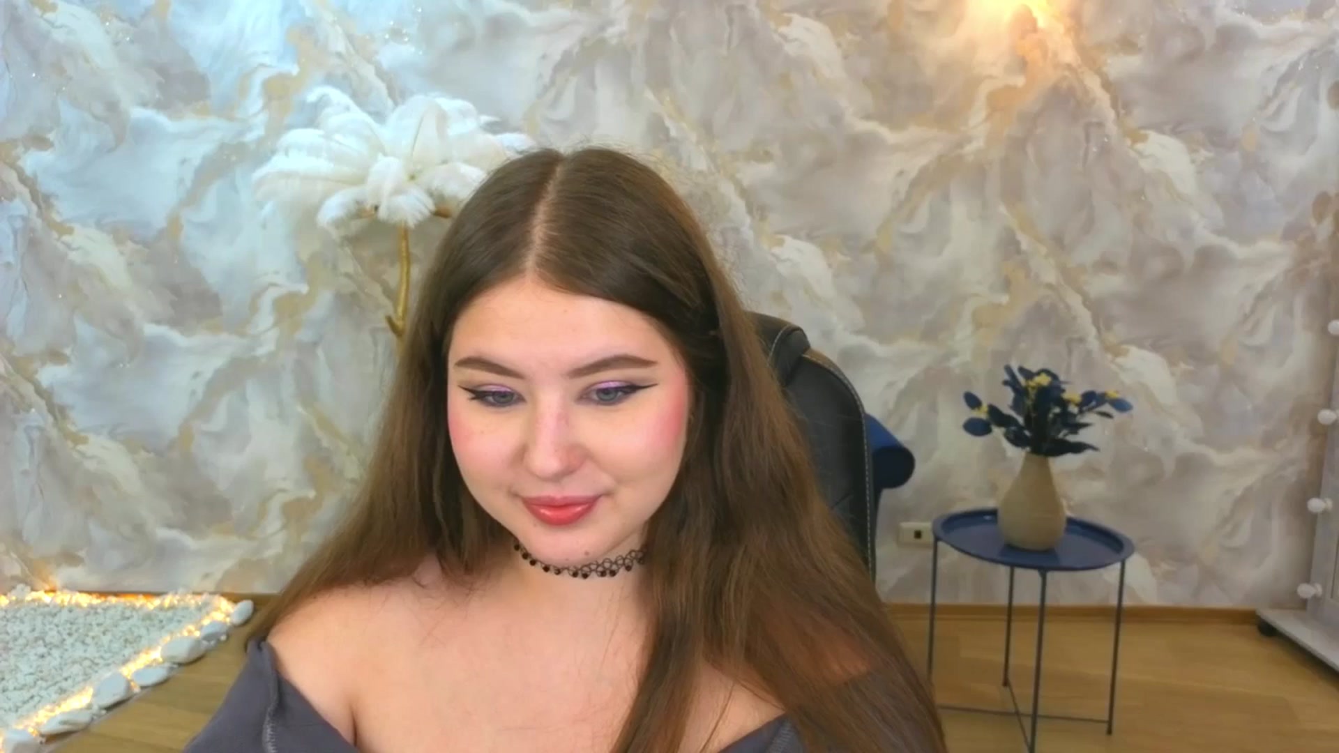 Gallery image thumbnail from AdmireMyEyes's myfreecams stream on, 08/31/2025, 23:05 image 4 of 20