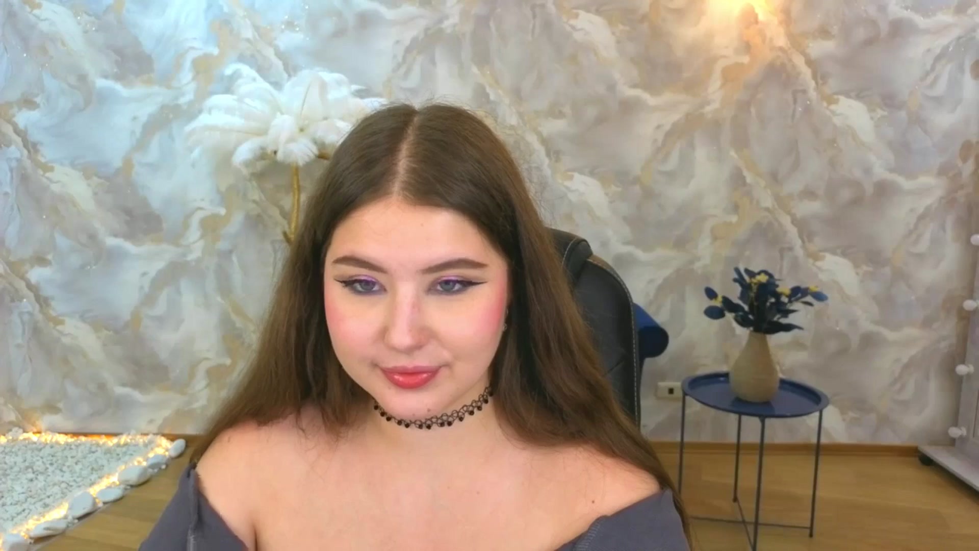 Gallery image thumbnail from AdmireMyEyes's myfreecams stream on, 08/31/2025, 23:05 image 3 of 20