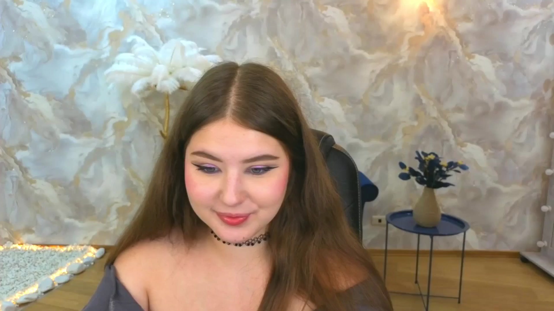 Gallery image thumbnail from AdmireMyEyes's myfreecams stream on, 08/31/2025, 23:05 image 5 of 20