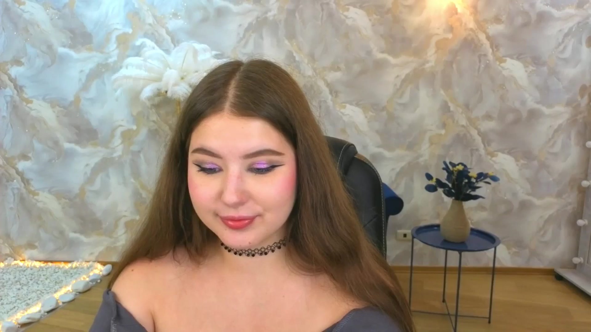 Gallery image thumbnail from AdmireMyEyes's myfreecams stream on, 08/31/2025, 23:05 image 2 of 20