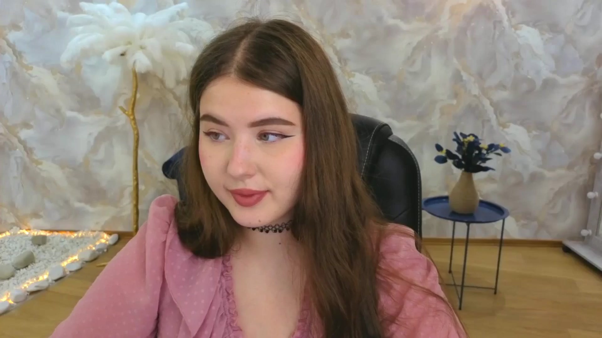 Gallery image thumbnail from AdmireMyEyes's myfreecams stream on, 09/04/2025, 07:47 image 10 of 20