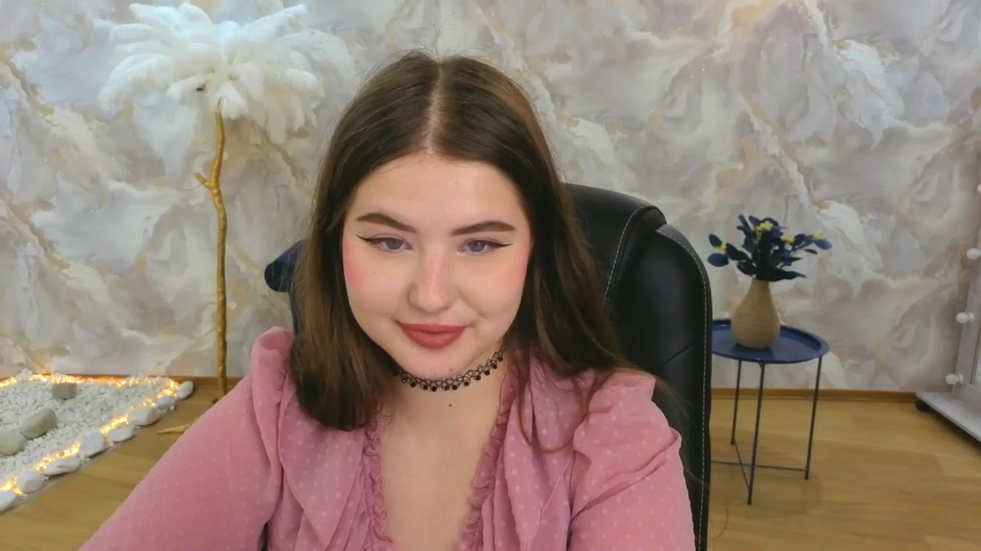Gallery image thumbnail from AdmireMyEyes's myfreecams stream on, 09/04/2025, 07:47 image 12 of 20