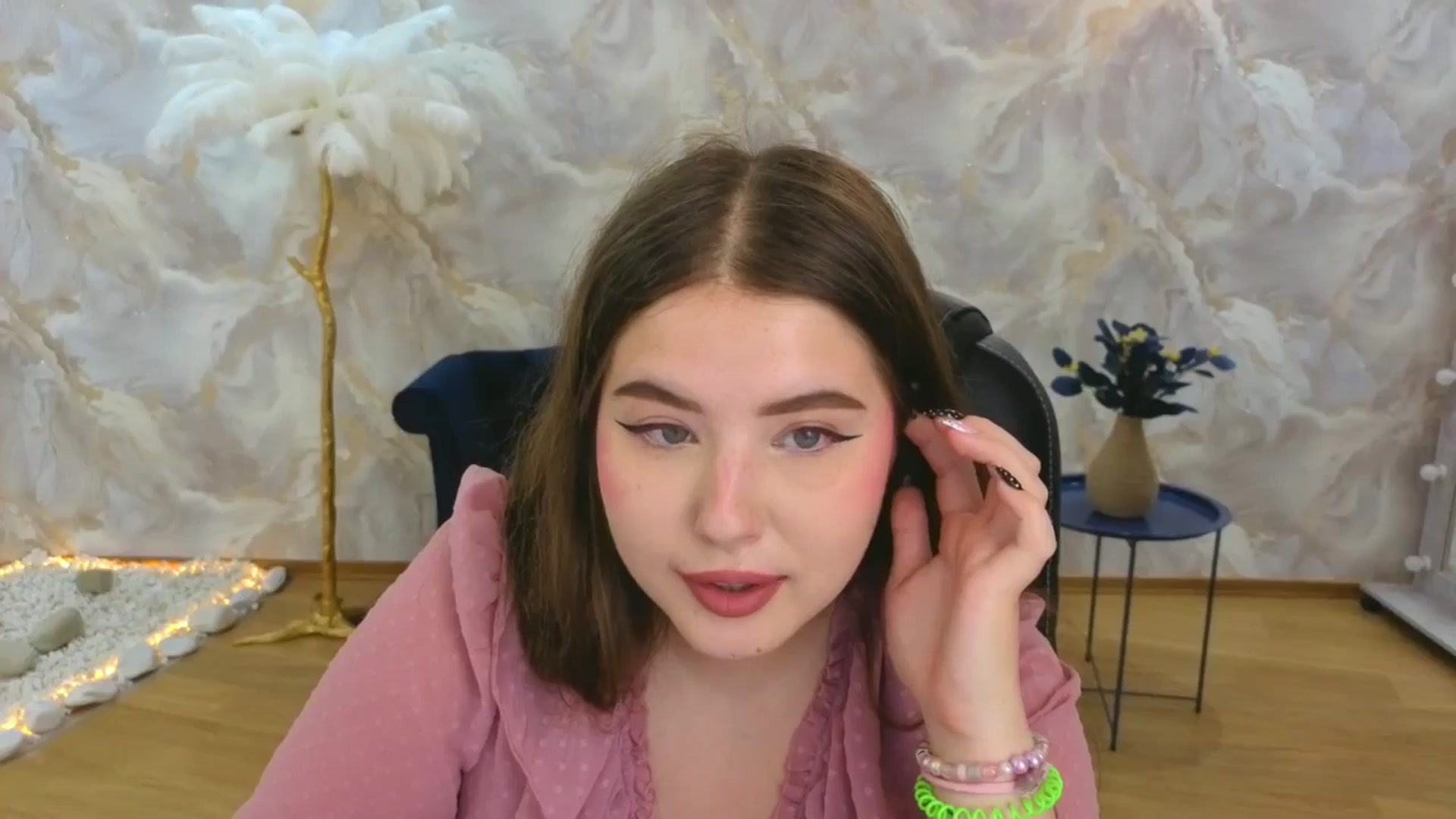 Gallery image thumbnail from AdmireMyEyes's myfreecams stream on, 09/04/2025, 07:47 image 14 of 20