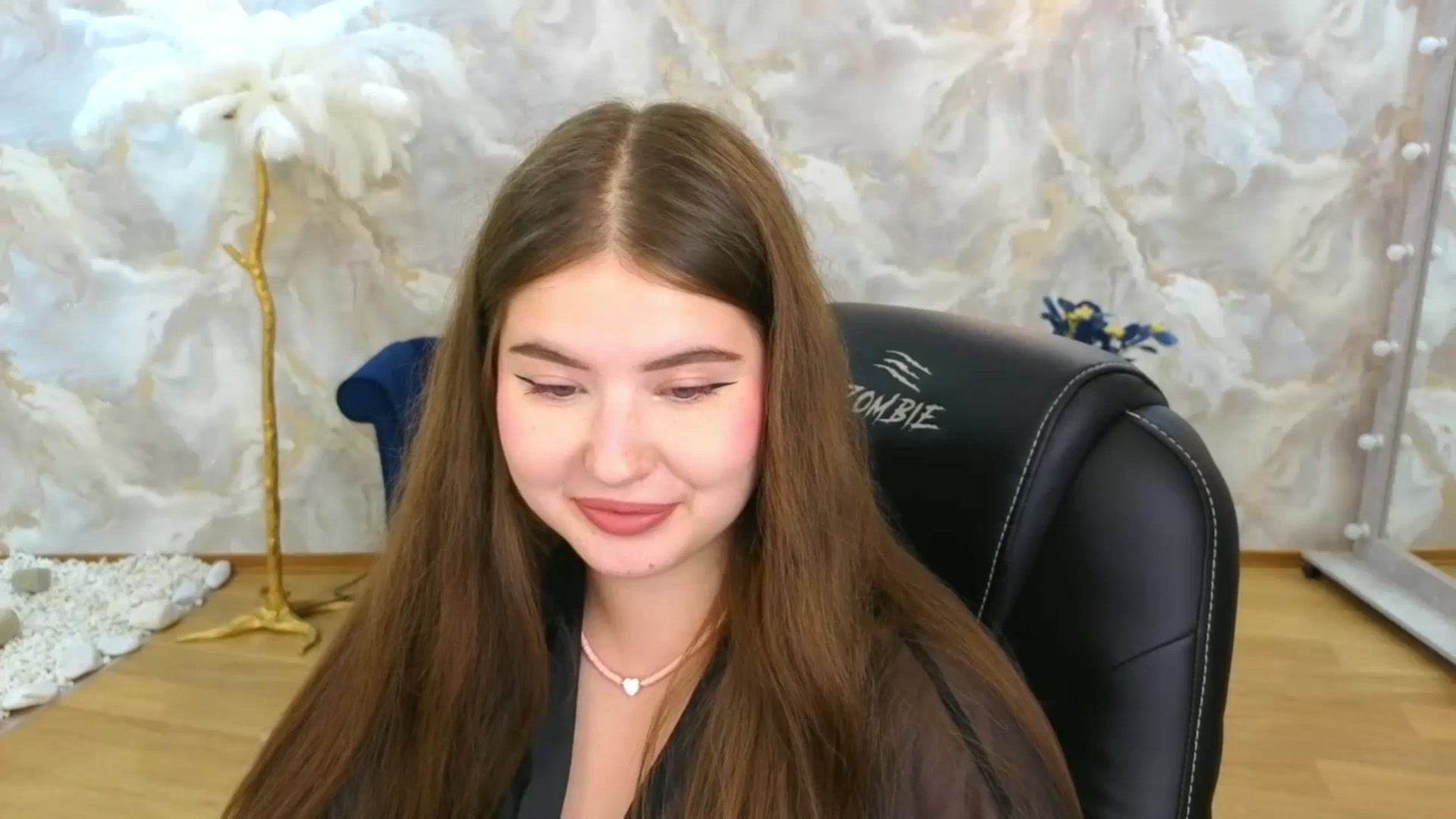 Gallery image thumbnail from AdmireMyEyes's myfreecams stream on, 09/05/2025, 07:22 image 13 of 20