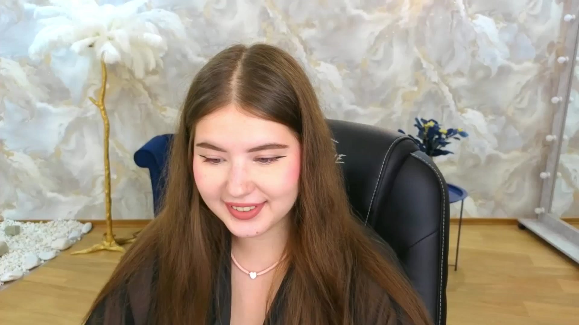 Gallery image thumbnail from AdmireMyEyes's myfreecams stream on, 09/05/2025, 07:22 image 10 of 20