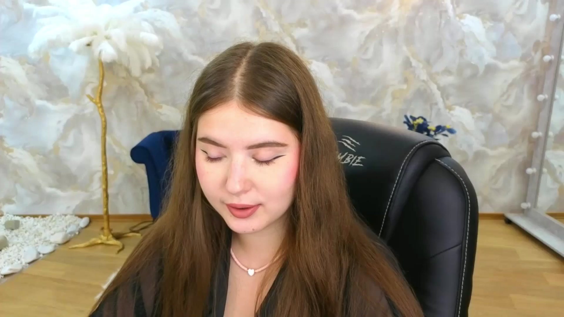 Gallery image thumbnail from AdmireMyEyes's myfreecams stream on, 09/05/2025, 07:22 image 11 of 20