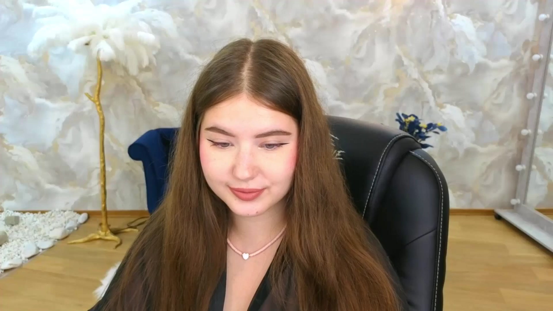 Gallery image thumbnail from AdmireMyEyes's myfreecams stream on, 09/05/2025, 07:22 image 18 of 20