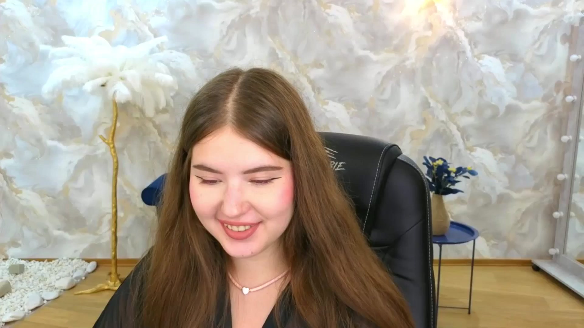 Gallery image thumbnail from AdmireMyEyes's myfreecams stream on, 09/05/2025, 07:36 image 11 of 20