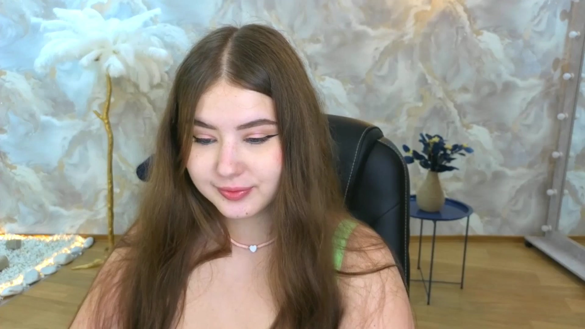 Gallery image thumbnail from AdmireMyEyes's myfreecams stream on, 09/06/2025, 19:31 image 13 of 20