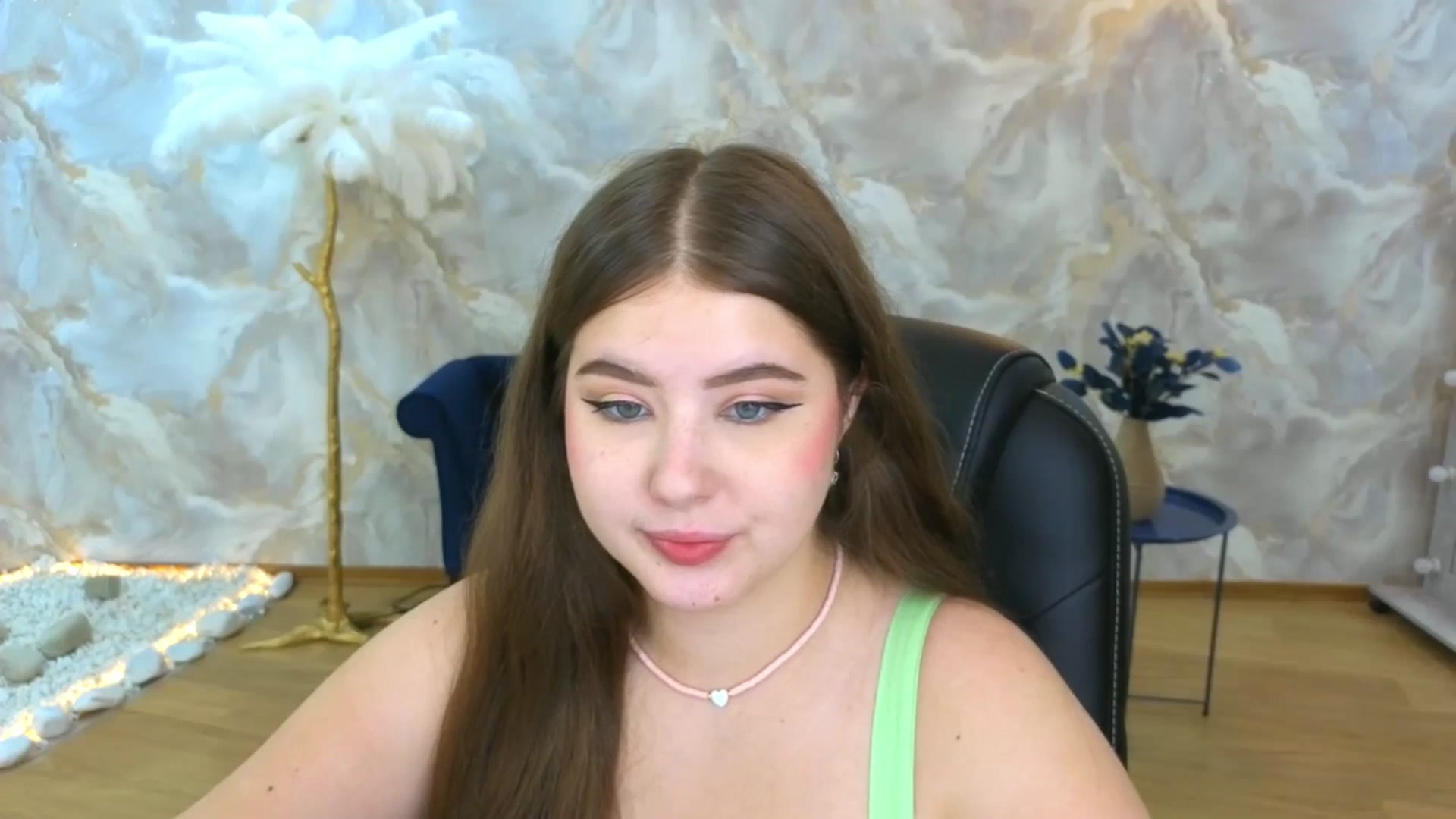 Gallery image thumbnail from AdmireMyEyes's myfreecams stream on, 09/06/2025, 19:31 image 3 of 20