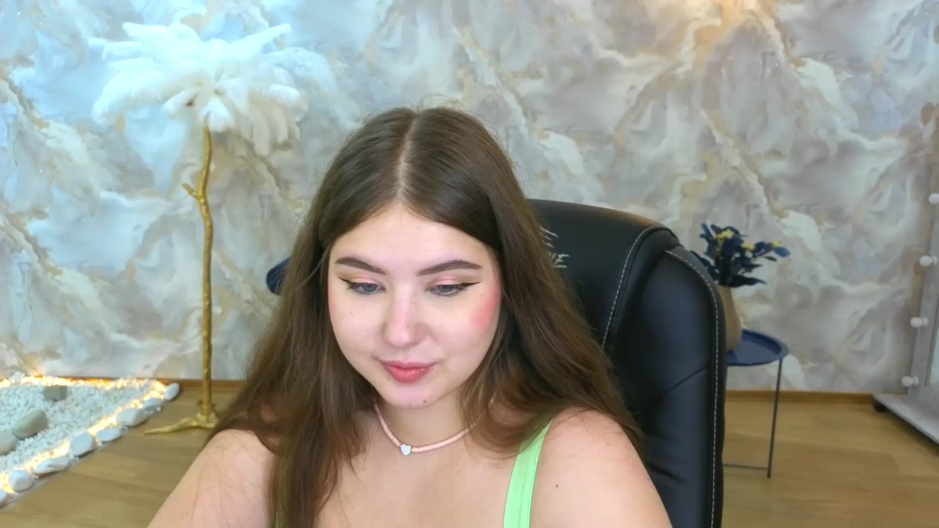 Gallery image thumbnail from AdmireMyEyes's myfreecams stream on, 09/06/2025, 23:47 image 8 of 20