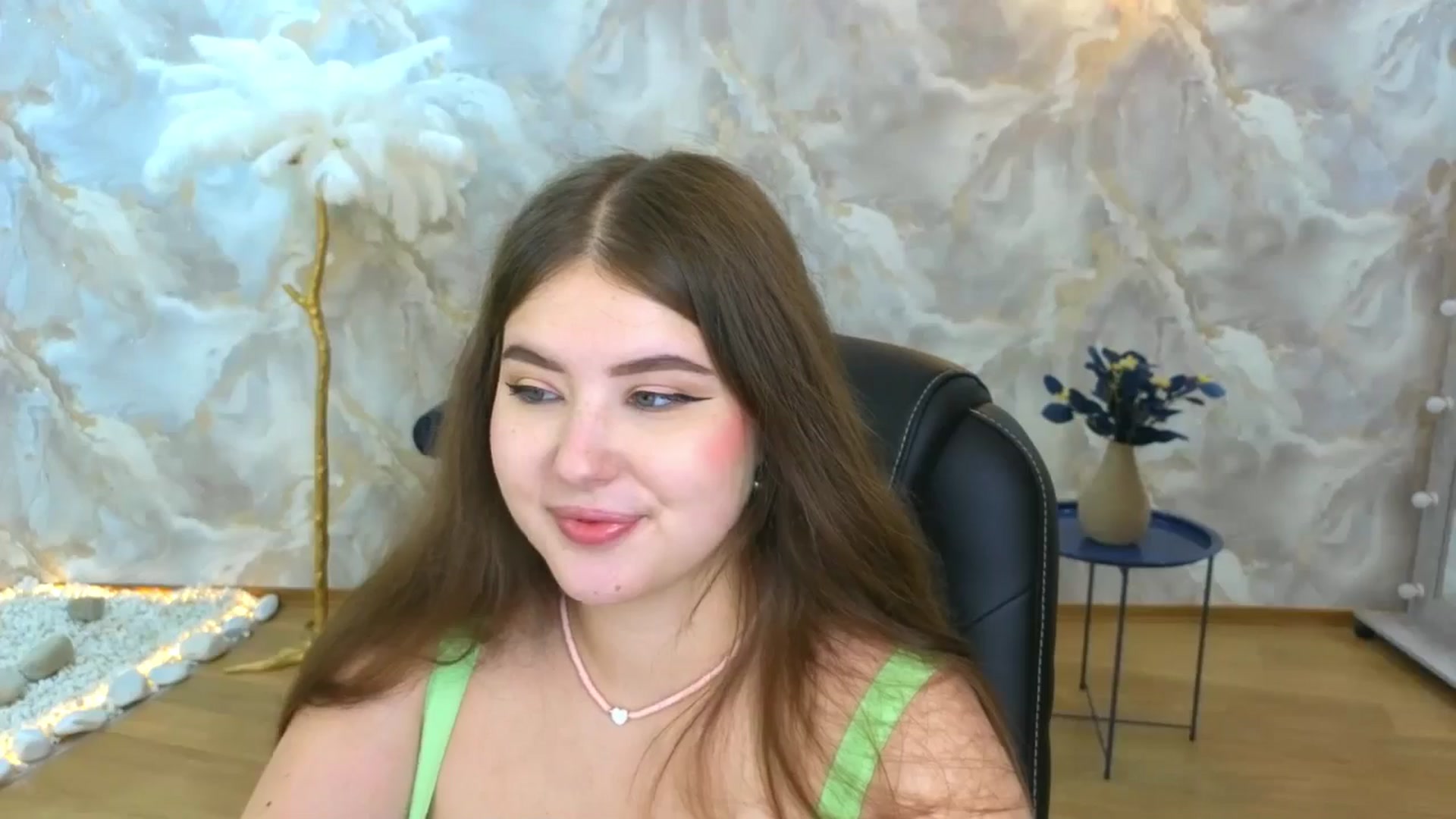 Gallery image thumbnail from AdmireMyEyes's myfreecams stream on, 09/06/2025, 23:47 image 17 of 20