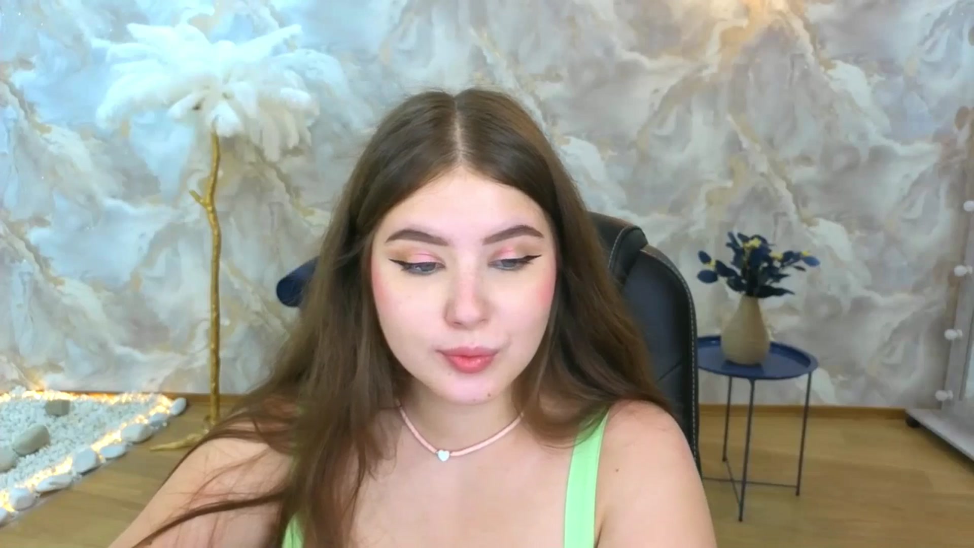 Gallery image thumbnail from AdmireMyEyes's myfreecams stream on, 09/06/2025, 23:47 image 6 of 20