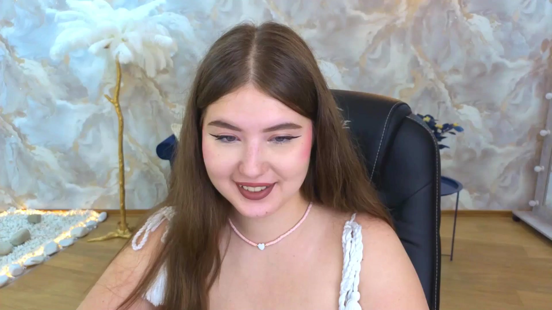 Gallery image thumbnail from AdmireMyEyes's myfreecams stream on, 09/09/2025, 07:00 image 9 of 20