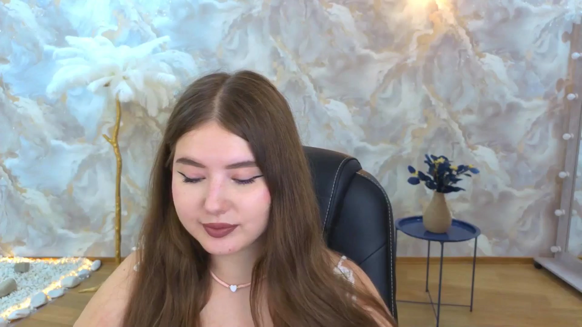 Gallery image thumbnail from AdmireMyEyes's myfreecams stream on, 09/09/2025, 07:00 image 3 of 20