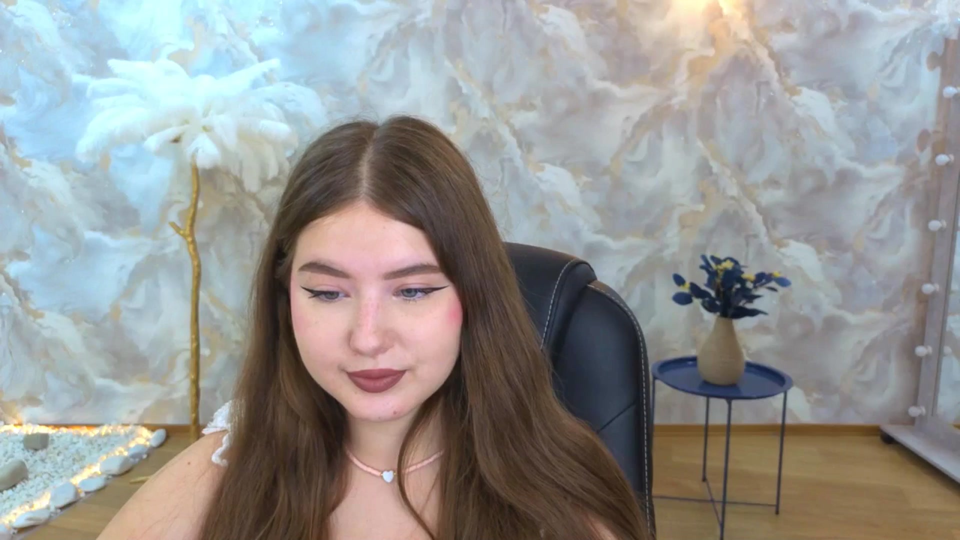 Gallery image thumbnail from AdmireMyEyes's myfreecams stream on, 09/09/2025, 07:00 image 2 of 20