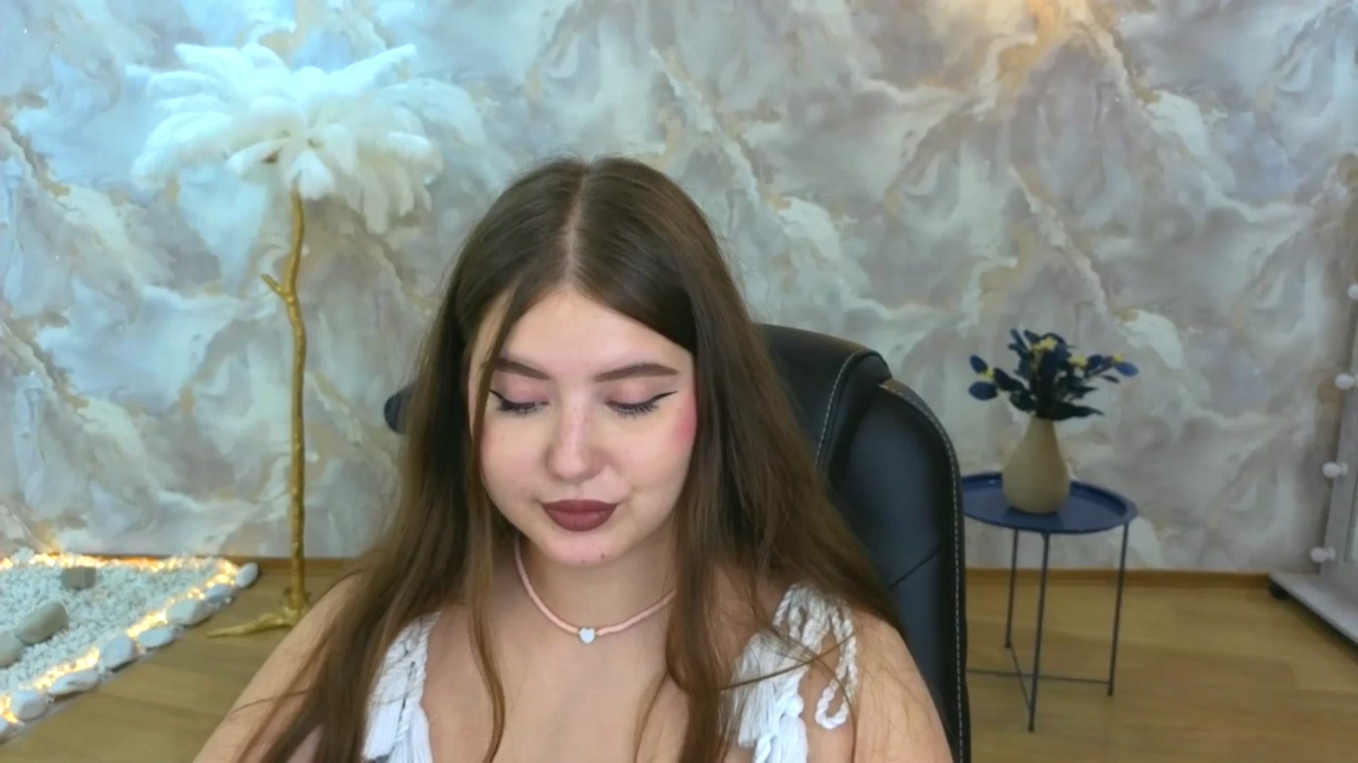 Gallery image thumbnail from AdmireMyEyes's myfreecams stream on, 09/09/2025, 09:40 image 6 of 20