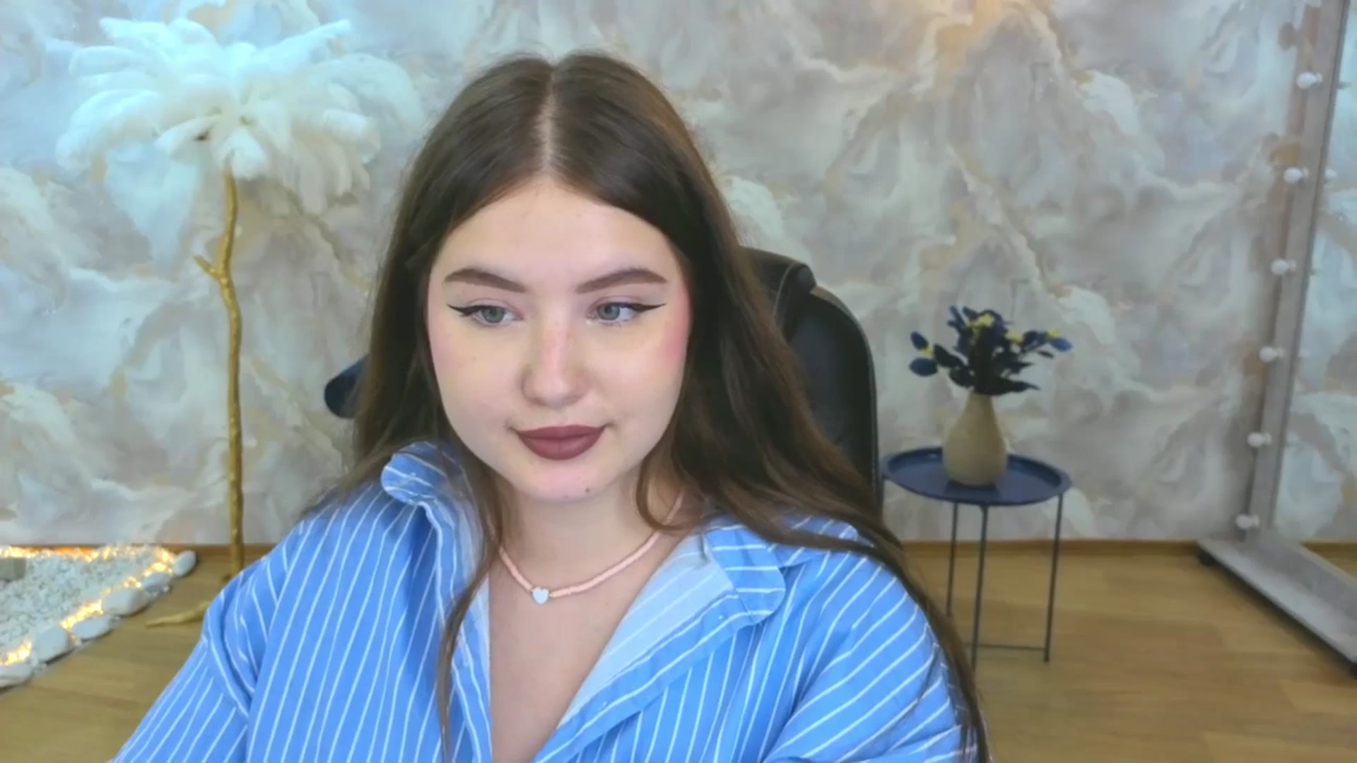 Gallery image thumbnail from AdmireMyEyes's myfreecams stream on, 09/09/2025, 11:10 image 13 of 20