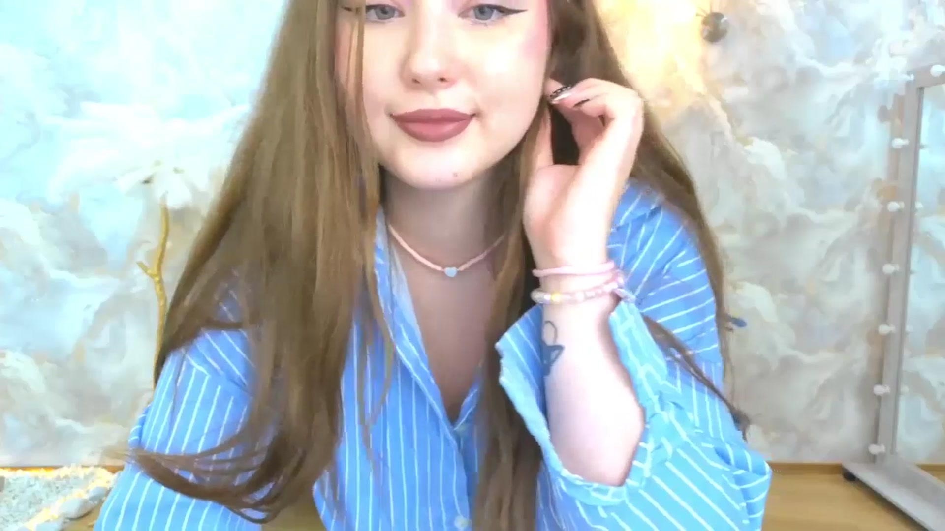 Gallery image thumbnail from AdmireMyEyes's myfreecams stream on, 09/09/2025, 11:10 image 19 of 20