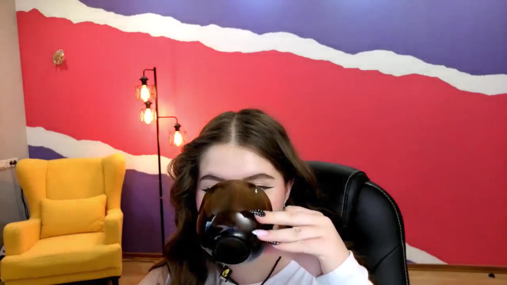 Gallery image thumbnail from AdmireMyEyes's myfreecams stream on, 09/10/2025, 09:46 image 10 of 20