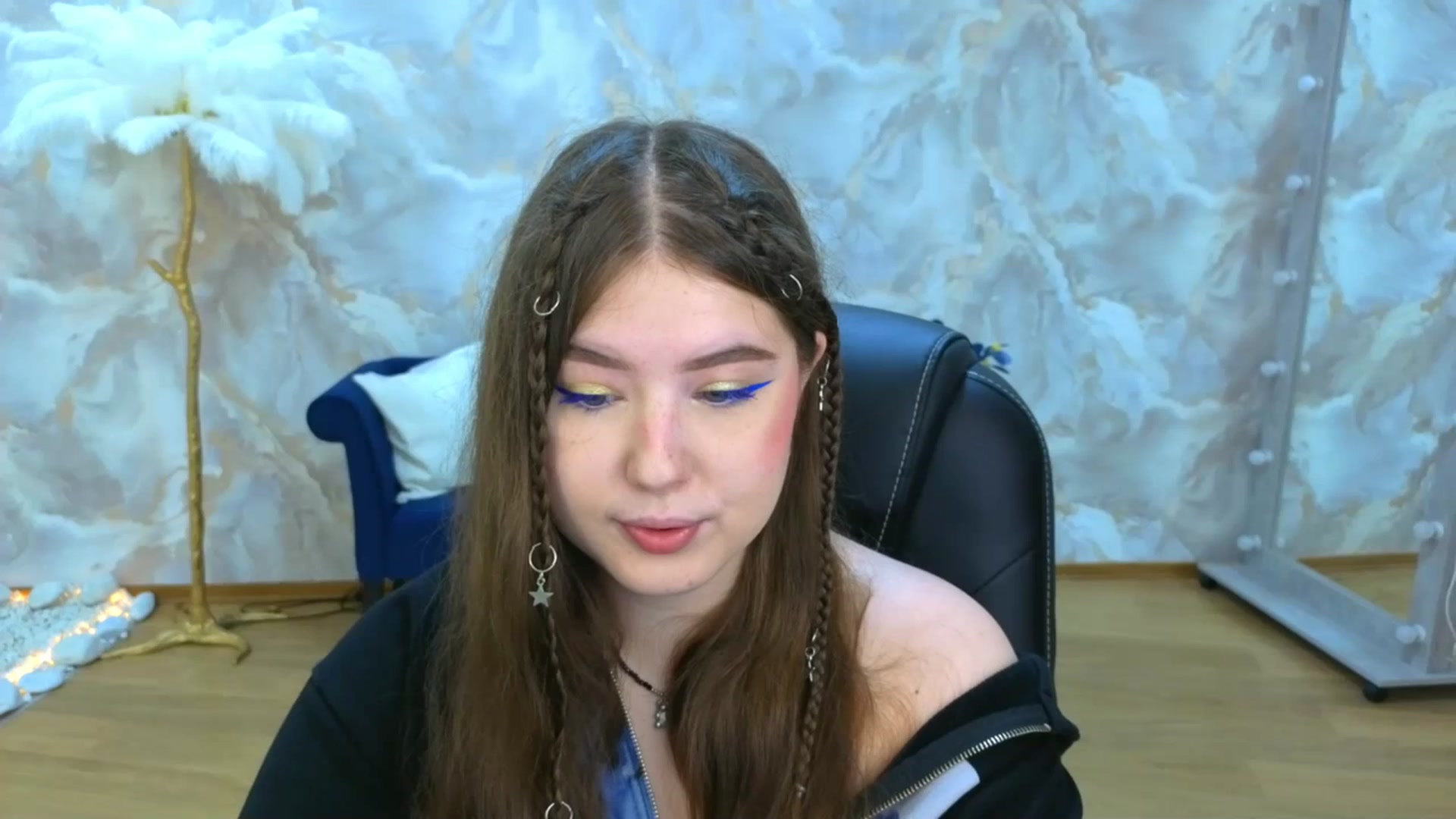 Gallery image thumbnail from AdmireMyEyes's myfreecams stream on, 09/11/2025, 19:00 image 4 of 20