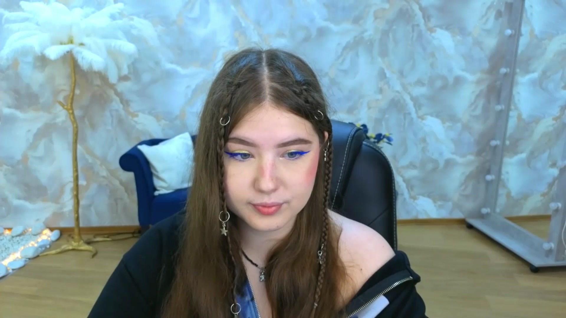 Gallery image thumbnail from AdmireMyEyes's myfreecams stream on, 09/11/2025, 19:00 image 2 of 20