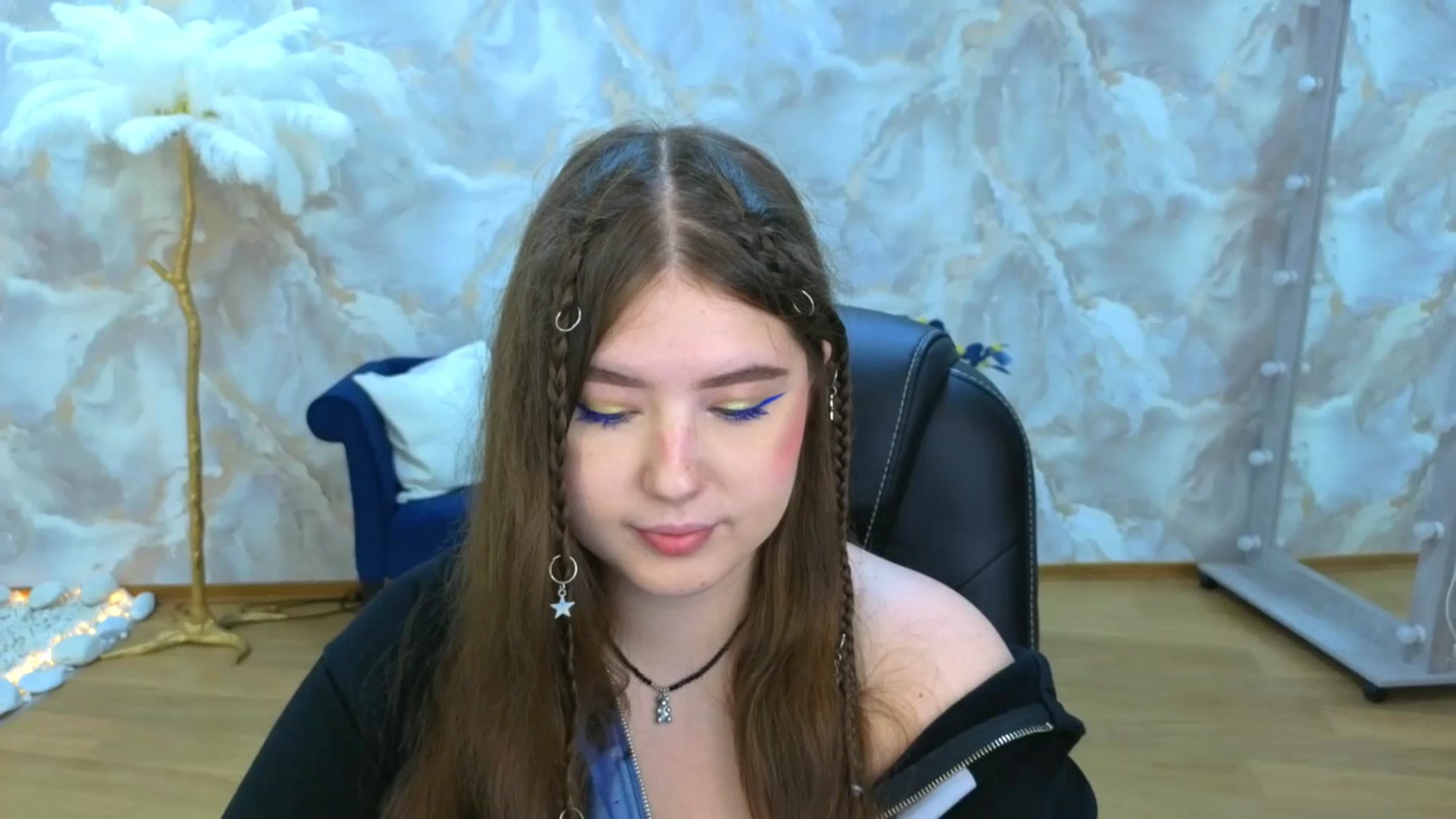 Gallery image thumbnail from AdmireMyEyes's myfreecams stream on, 09/11/2025, 19:00 image 5 of 20