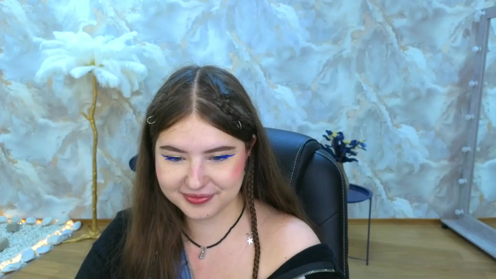 Gallery image thumbnail from AdmireMyEyes's myfreecams stream on, 09/11/2025, 21:11 image 9 of 20