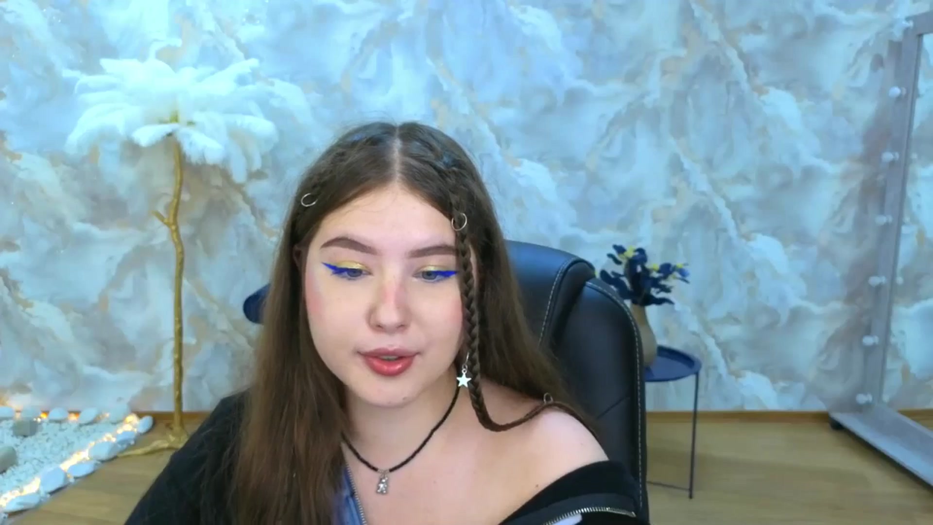 Gallery image thumbnail from AdmireMyEyes's myfreecams stream on, 09/11/2025, 21:11 image 2 of 20