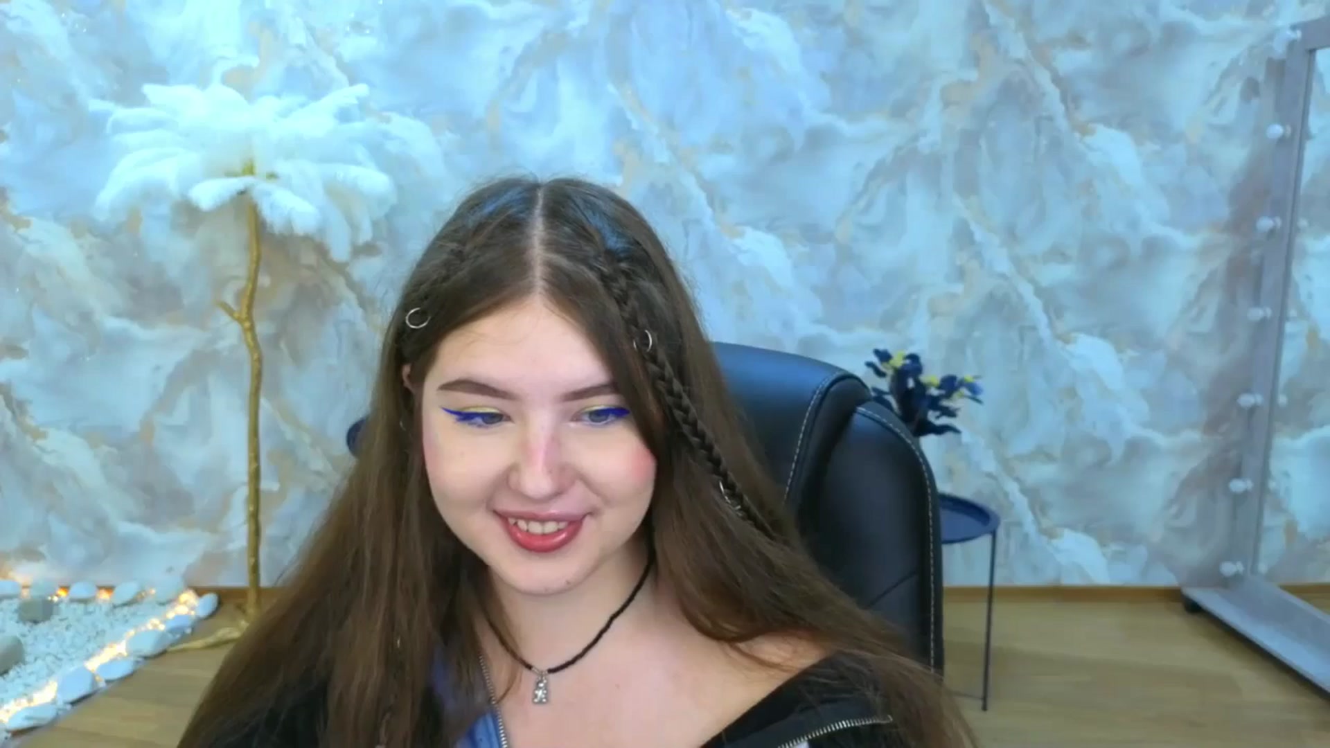 Gallery image thumbnail from AdmireMyEyes's myfreecams stream on, 09/11/2025, 21:11 image 13 of 20
