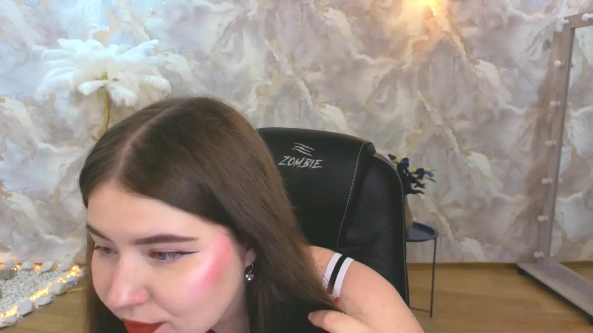 Gallery image thumbnail from AdmireMyEyes's myfreecams stream on, 09/13/2025, 24:59 image 7 of 20