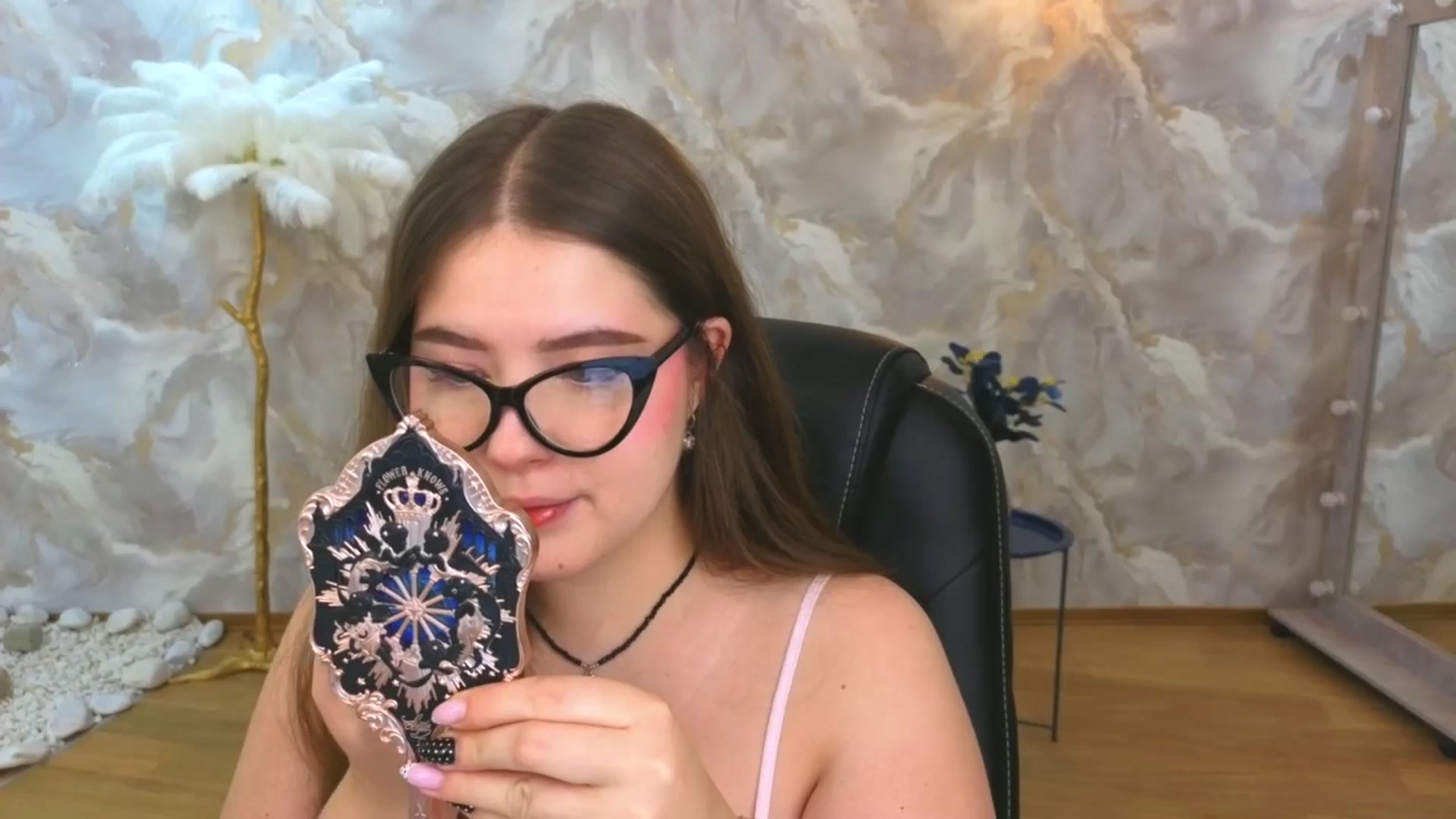 Gallery image thumbnail from AdmireMyEyes's myfreecams stream on, 09/13/2025, 18:35 image 4 of 20