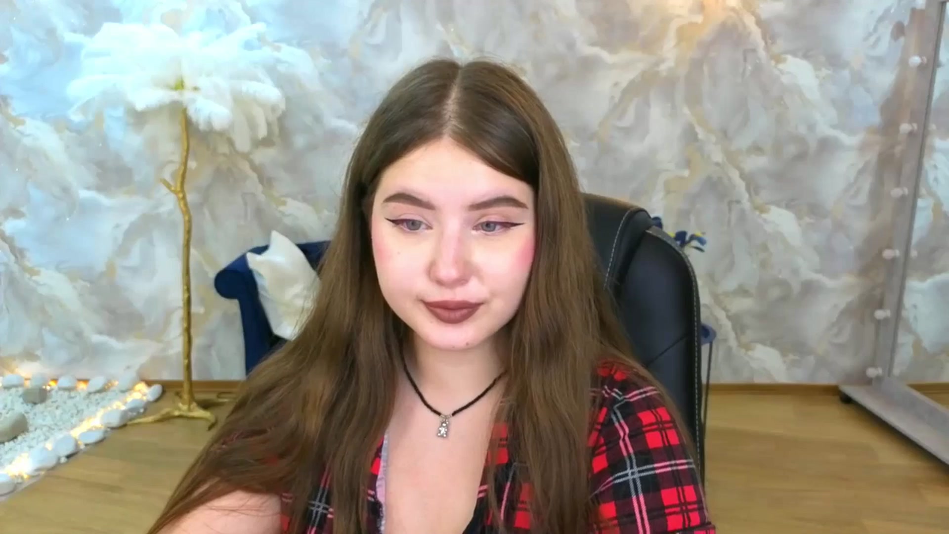 Gallery image thumbnail from AdmireMyEyes's myfreecams stream on, 09/16/2025, 10:36 image 17 of 20