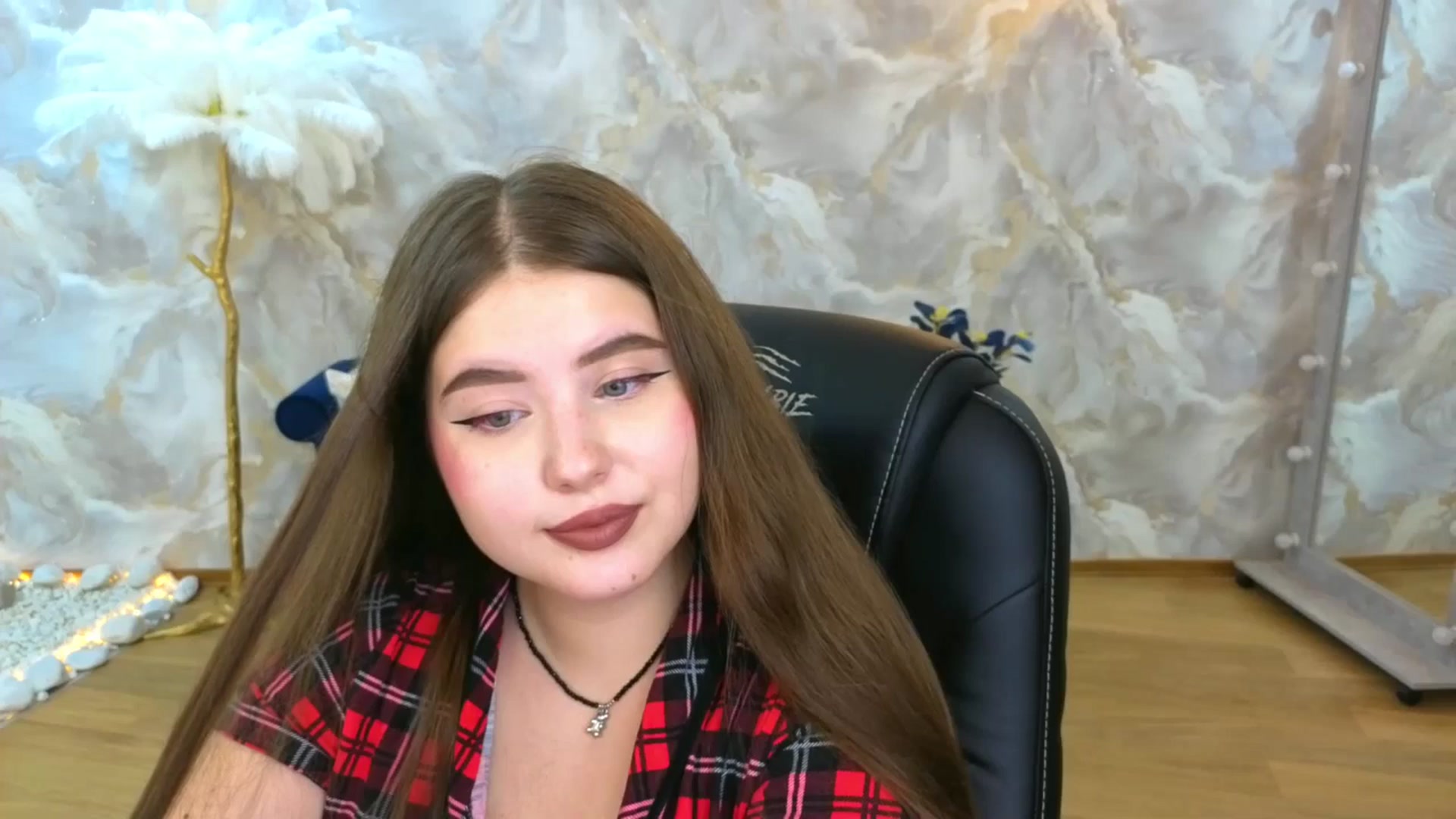 Gallery image thumbnail from AdmireMyEyes's myfreecams stream on, 09/16/2025, 10:36 image 4 of 20