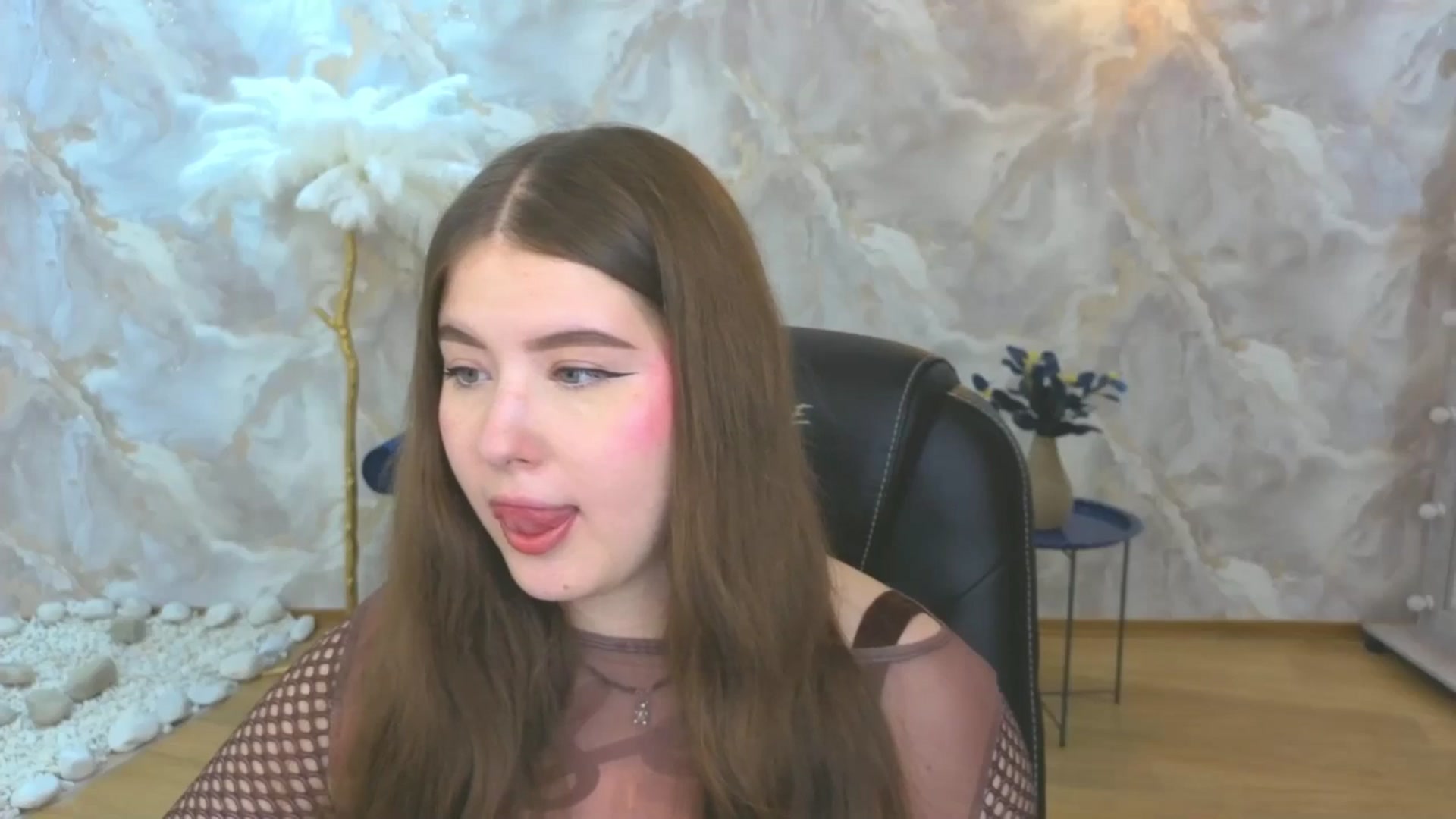Gallery image thumbnail from AdmireMyEyes's myfreecams stream on, 09/19/2025, 19:08 image 10 of 20