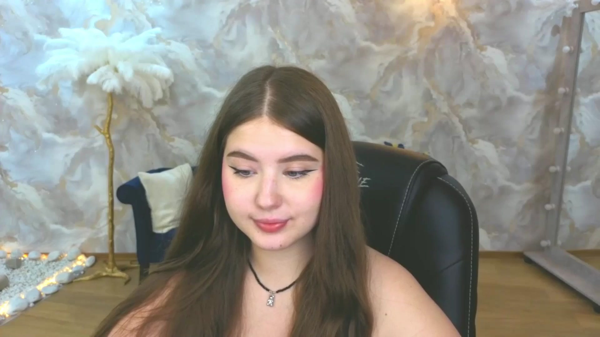 Gallery image thumbnail from AdmireMyEyes's myfreecams stream on, 09/20/2025, 24:35 image 16 of 20