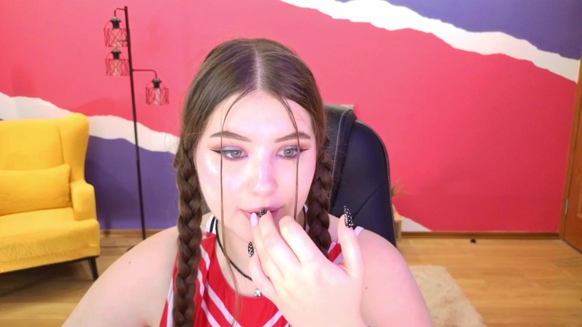 Gallery image thumbnail from AdmireMyEyes's myfreecams stream on, 09/21/2025, 24:53 image 18 of 20