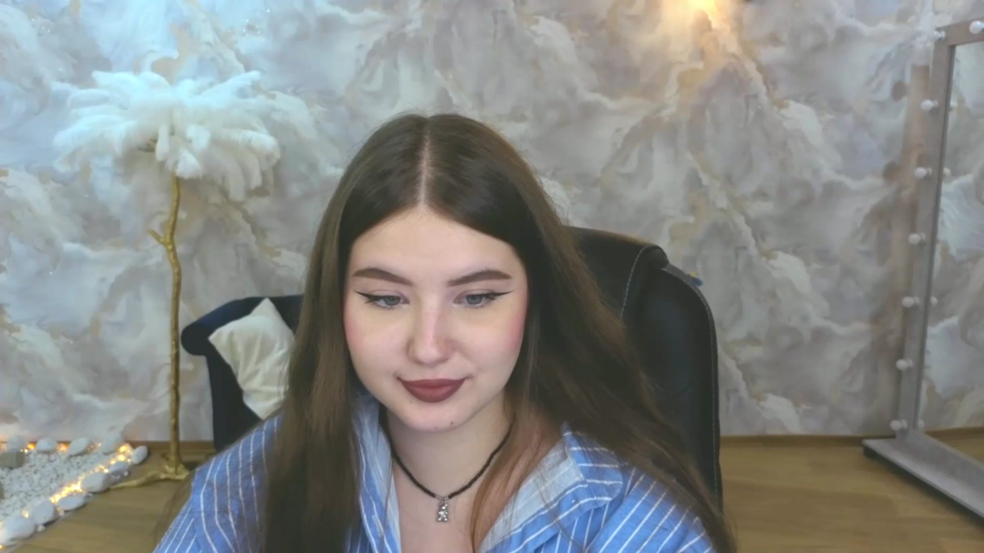 Gallery image thumbnail from AdmireMyEyes's myfreecams stream on, 09/21/2025, 22:54 image 5 of 20