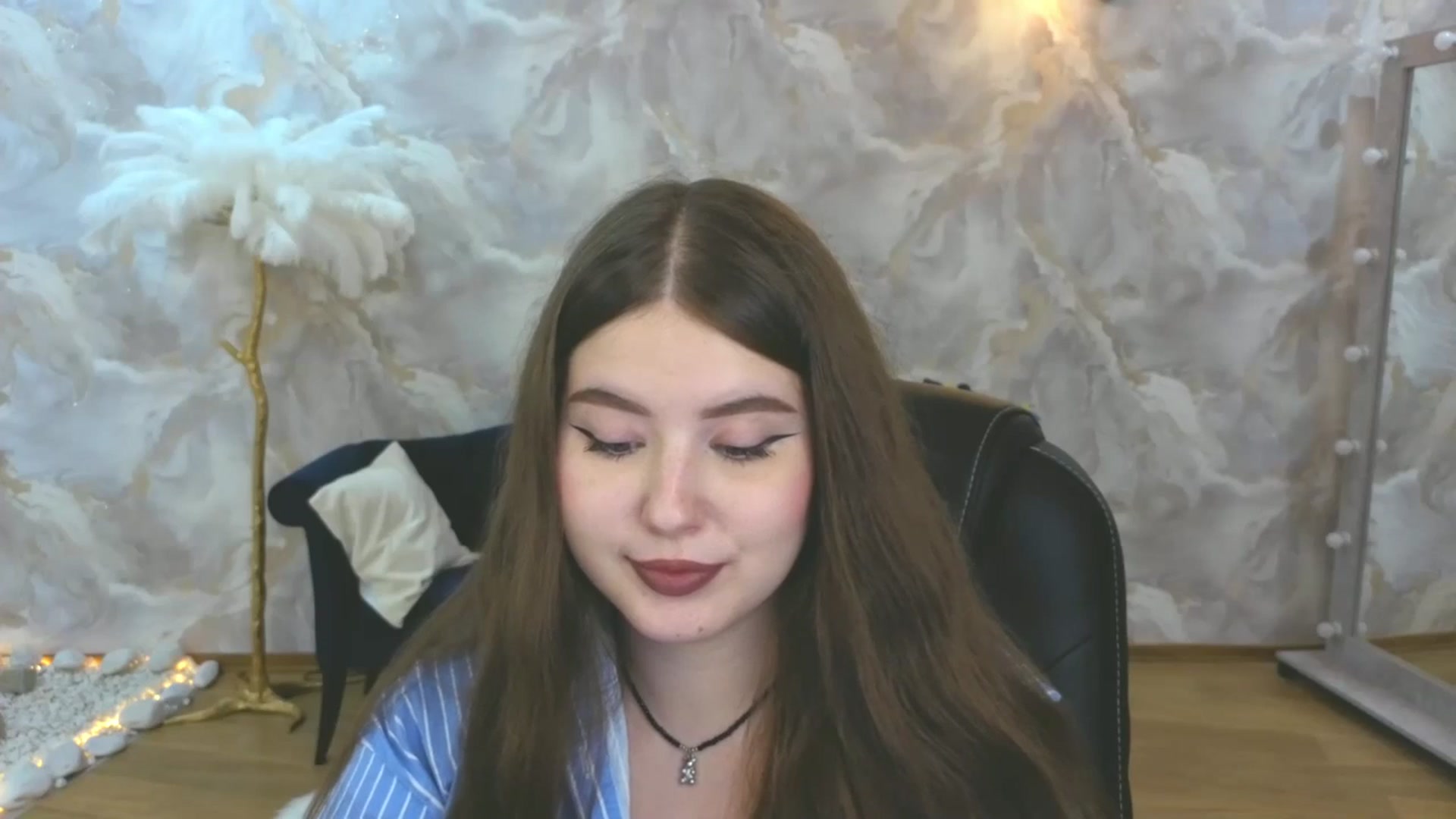 Gallery image thumbnail from AdmireMyEyes's myfreecams stream on, 09/21/2025, 22:54 image 14 of 20
