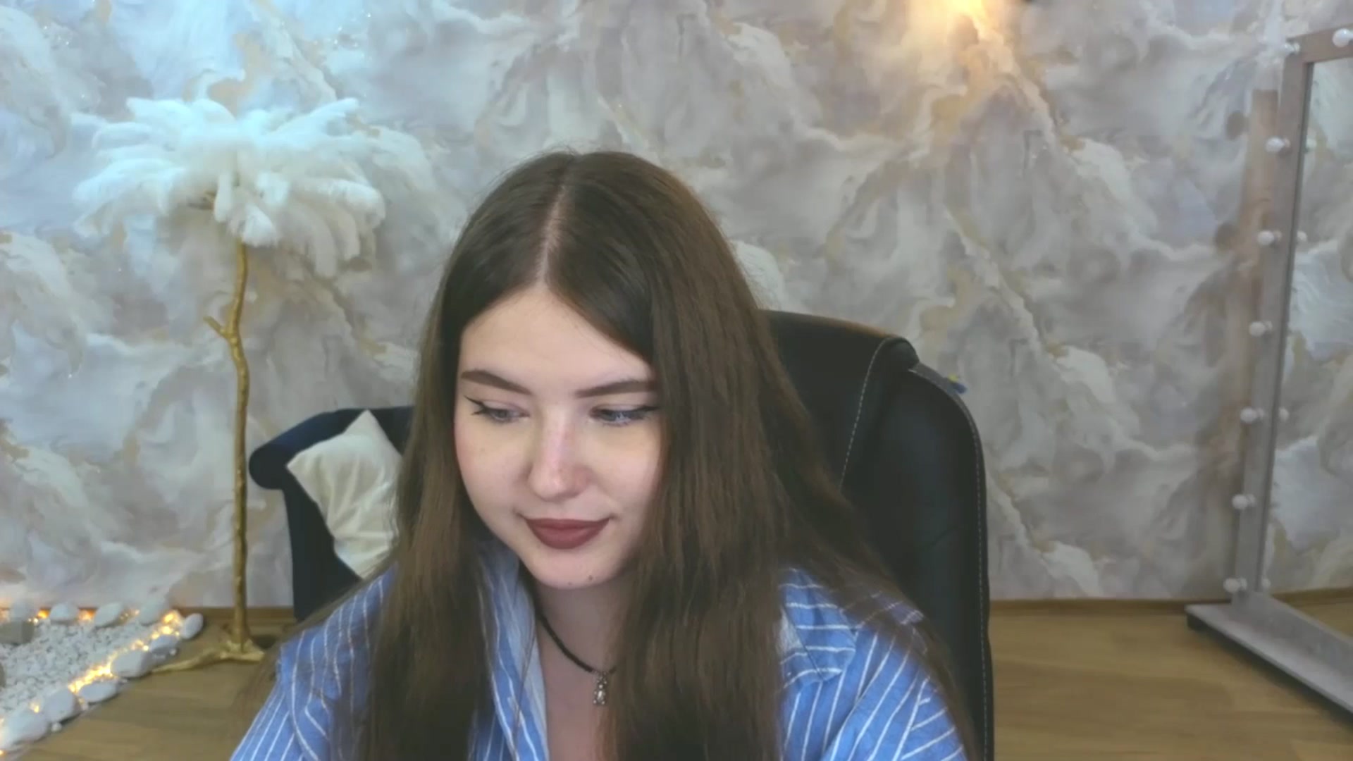 Gallery image thumbnail from AdmireMyEyes's myfreecams stream on, 09/21/2025, 22:54 image 4 of 20