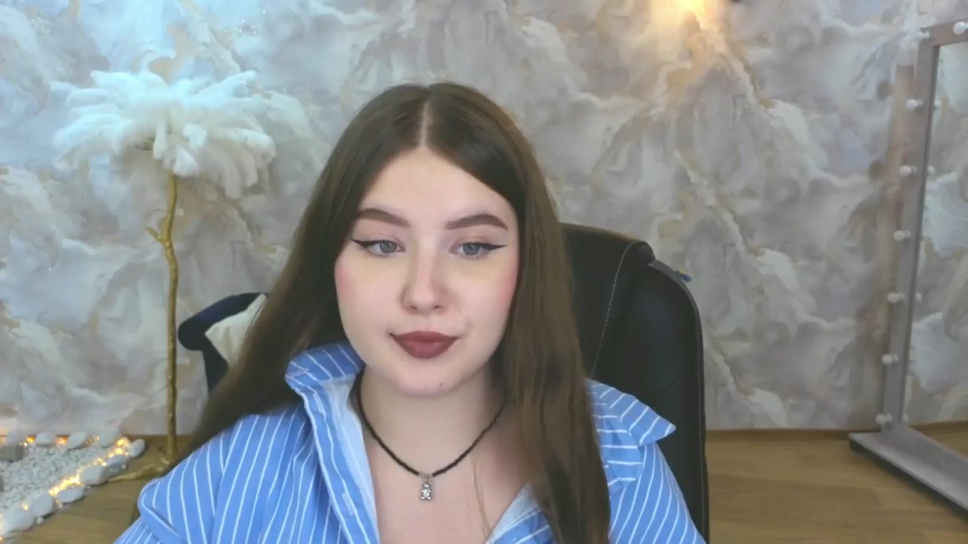 Gallery image thumbnail from AdmireMyEyes's myfreecams stream on, 09/21/2025, 22:54 image 10 of 20